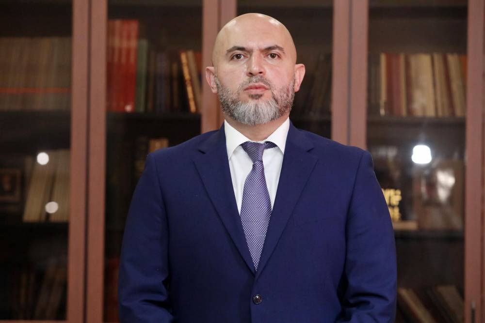 Չառերեսվել իրականության հետ, առաջնորդվել «փափուկ բարձերի», «ձեռքի տակ դրված ձմերուկի» կամ «ջանգյուլյումի» մարտավարությամբ նույնքան վտանգավոր է. Աշոտյան