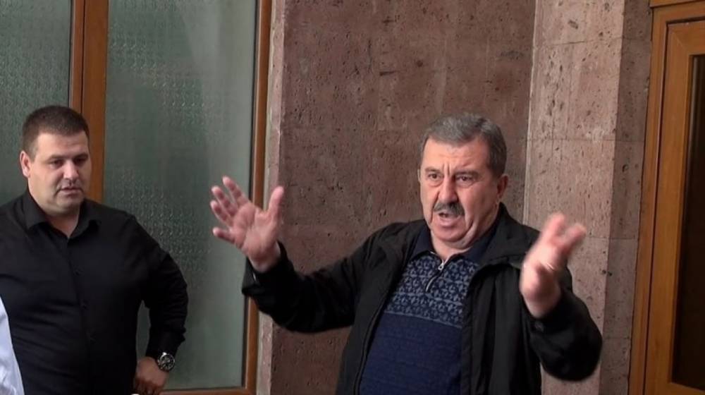 «Չեմ ենթարկվել որևէ մեկին և չեմ ենթարկվի»․ քննչականը մտել է «Կիլիկա» գործարան. Armlur