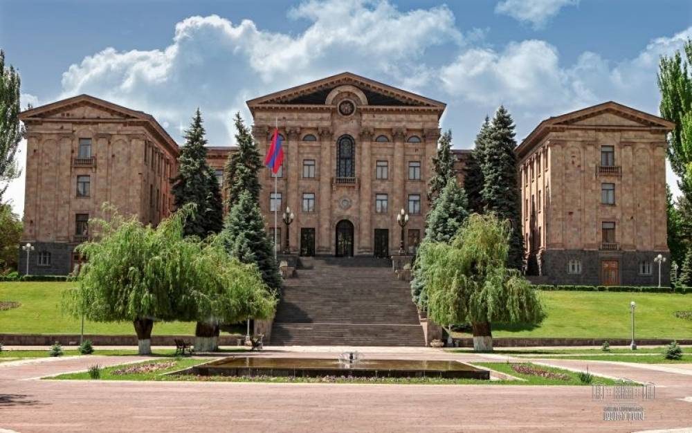 Արթուր Հովհաննիսյանը պետք է ներողություն խնդրի իր հայտարարությունների համար․ ԱԺ պատգամավորներ