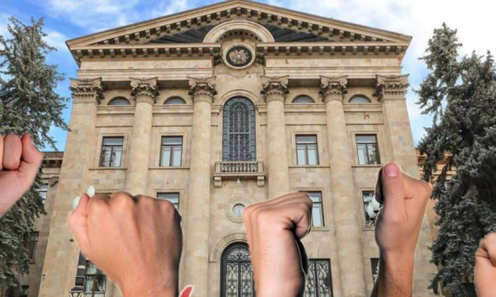 ԱԺ-ում լսումներ՝ իմպիչմենտի թեմայով. հանրահավաք Բաղրամյանում․ «Ժողովուրդ»