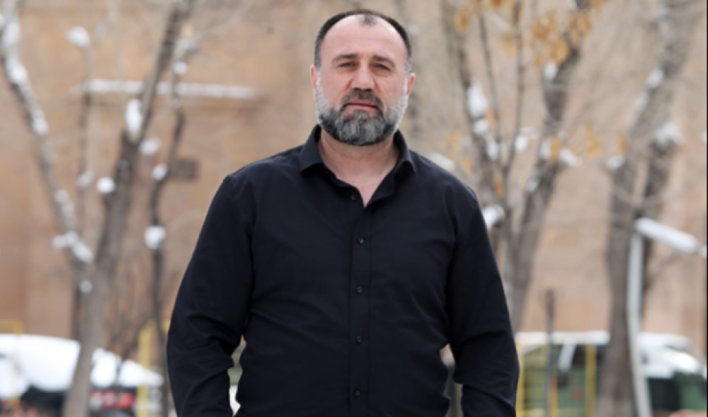 Սիրիր քո պետությունն ու հաղթանակներդ անգին, Մասիսը ինքնությունդ է, Արագածն էլ քո հոգին. Ռուբեն Մխիթարյան