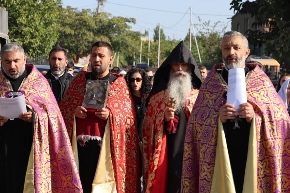 Կարբիից ուխտերթով դեպի Մուղնի․ հավատացյալները նշել են Սուրբ Գևորգ Զորավարի տոնը․ Լուսանկարներ