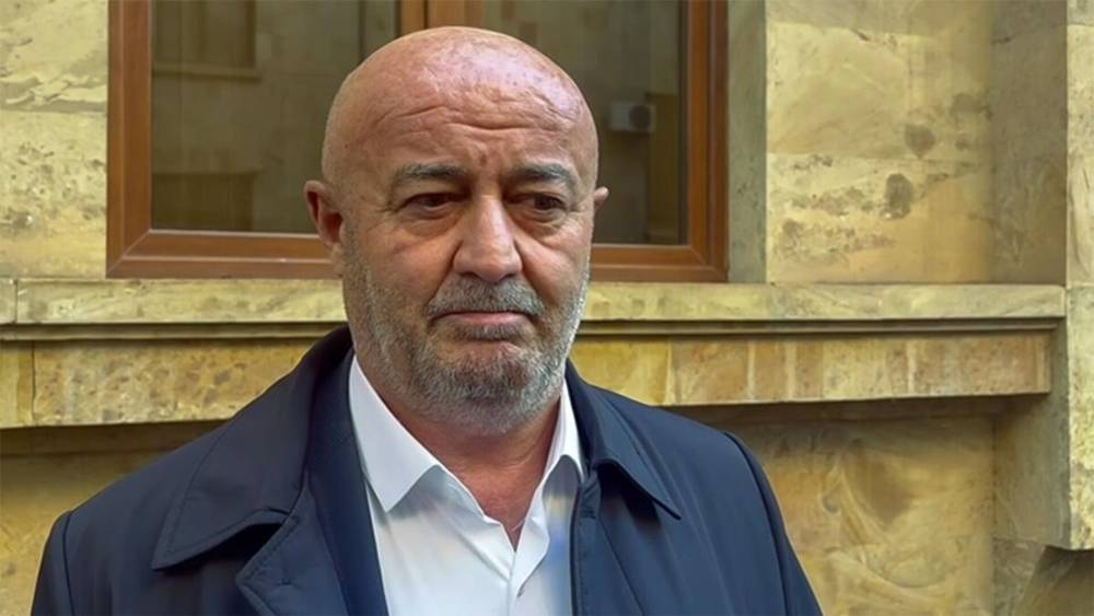 Հովիկ Աղազարյանի գործի գլխավոր վկան փախուստի մեջ է. դատարանում նրա անունն են տալիս, բայց ինքը չկա․ «Ժողովուրդ»