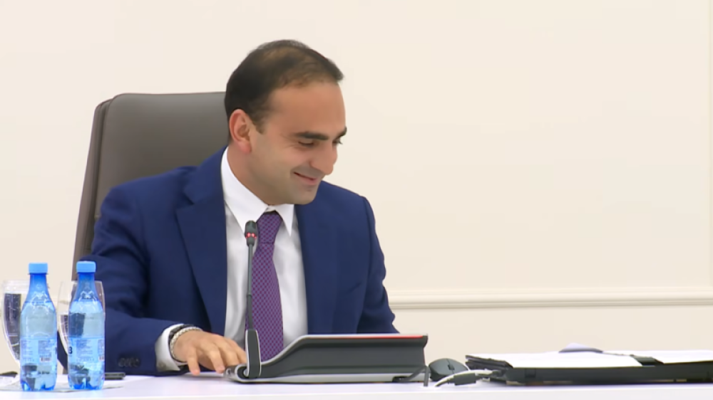 Վստա՞հ եք, որ մենք ենք կառուցում էստակադան, կարո՞ղ է բլոգերներն են կառուցում. Ավինյան