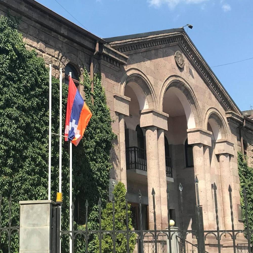 Այլեւս մոդայիկ չէ Արցախի պետական միջոցառումներին գնալը․ «Հրապարակ»