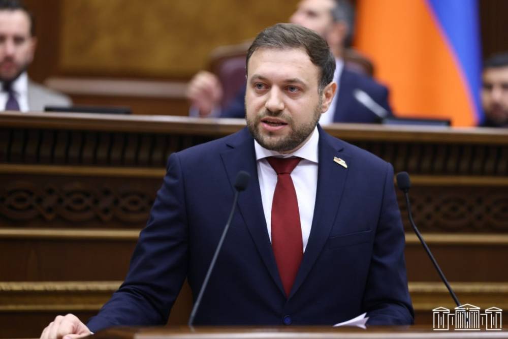 Որ ընդդիմությունը բան է ասում, ձեզ ճղում եք, ասում՝ «անպայման գնանք պատասխանենք», բա ՔՊ-ում մեկը չկա՞, որ դատապարտի այն, ինչ արել է Հաջիևը. Տիգրան Աբրահամյան (Տեսանյութ)