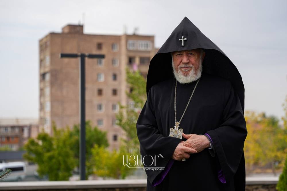 Ինչպիսին էլ լինեն նեղություններն ու խնդիրները, դրանց հանդիման գոտեպնդվնեք հույսով և անխախտ հավատով. մերժենք ամեն տեսակ անարդարություն, սուտ ու անօրինություն. Վեհափառ Հայրապետ